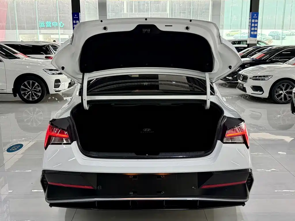 Hyundai Elantra 2023 — фото 13