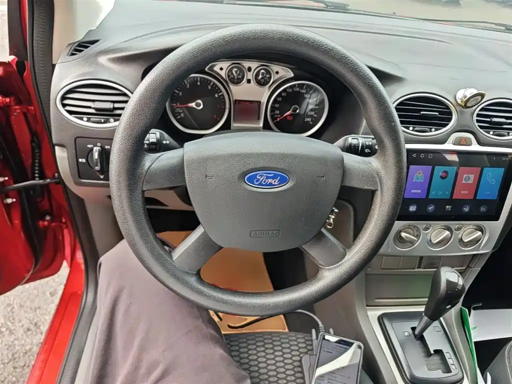 Ford Focus 2016 — фото 11