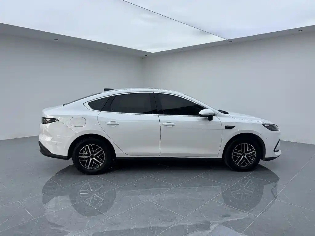BYD Seal 05 DM-i 2025 — фото 5