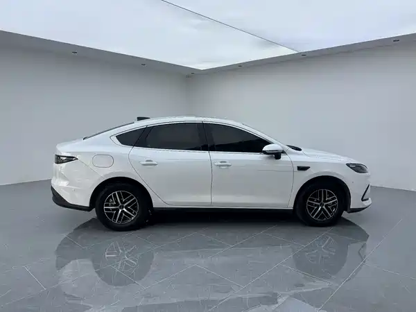 BYD Seal 05 DM-i 2025