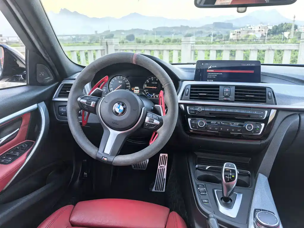 BMW 3 Series 2019 — фото 10