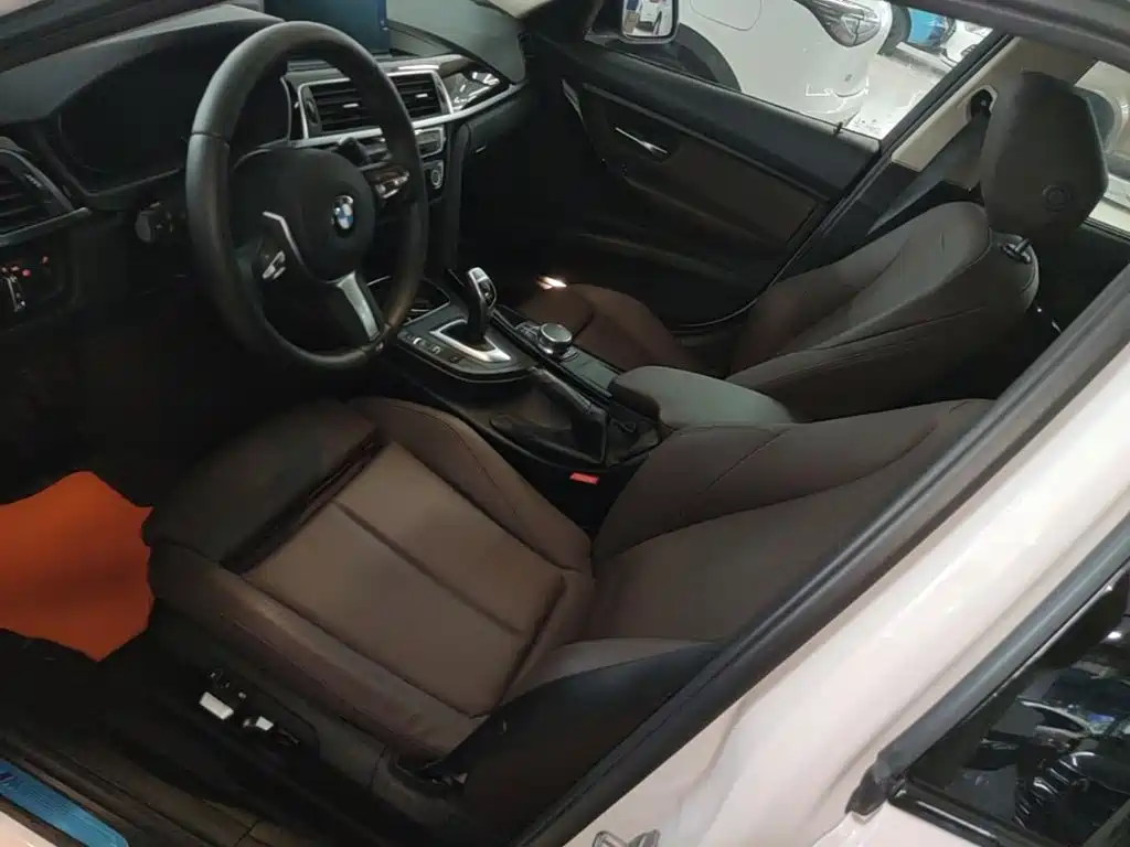 BMW 3 Series 2018 — фото 15