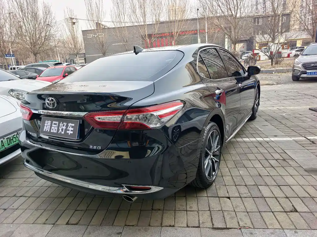 Toyota Camry 2023 — фото 4