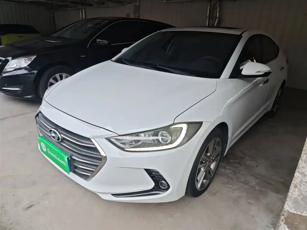 Hyundai Elantra 2017 — фото 1