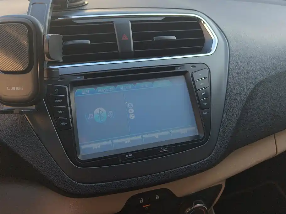 Ford Escort 2015 — фото 13