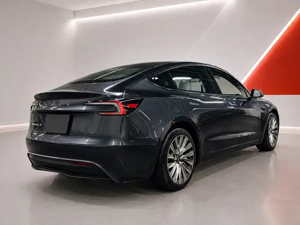 Tesla Model 3 2024