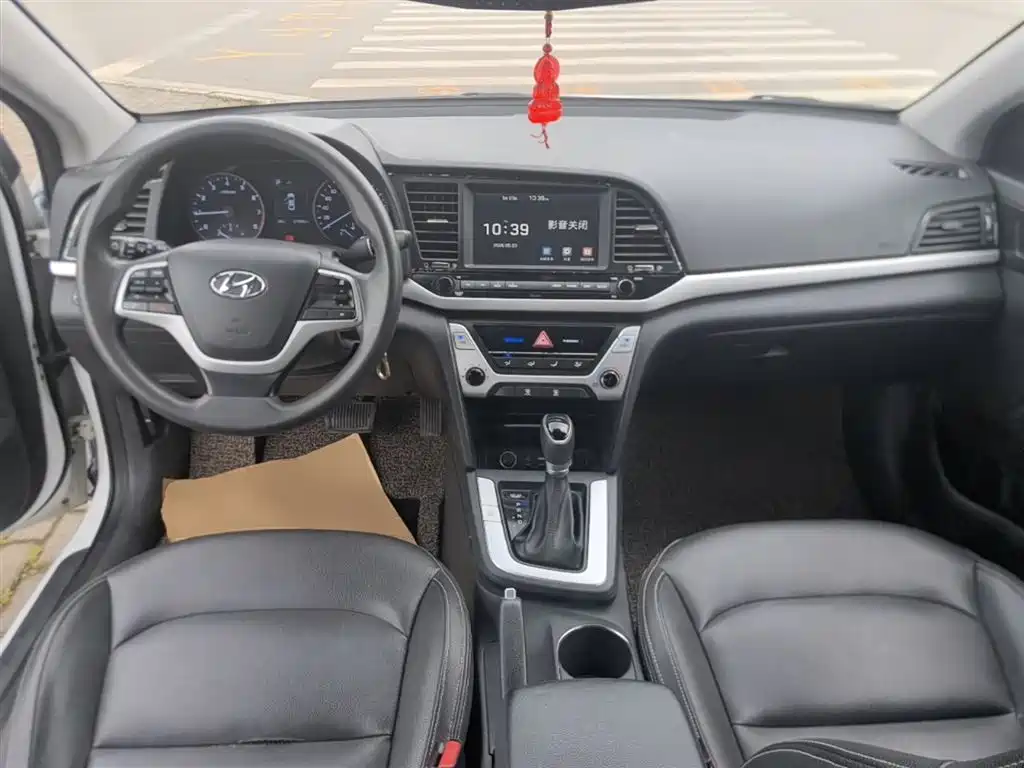 Hyundai Elantra 2016 — фото 10