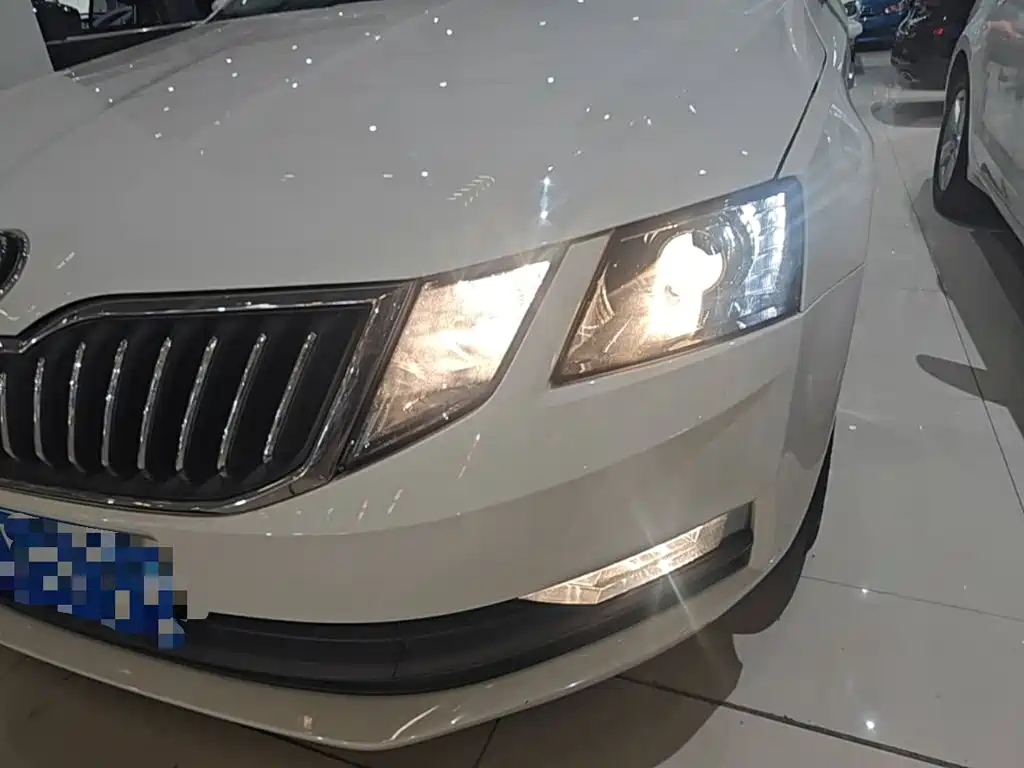 Skoda Octavia 2021 — фото 24