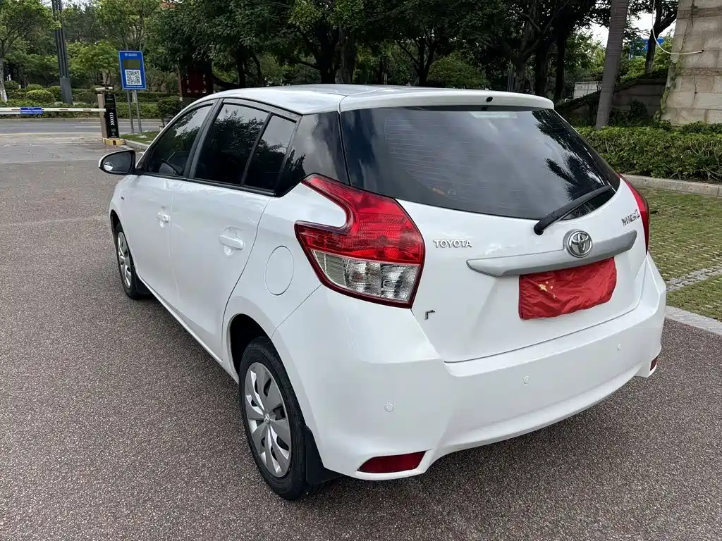 Toyota Yaris L 2015 — фото 9