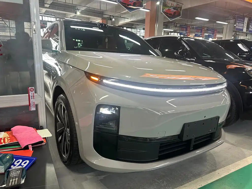 Li Auto Li L6 2025