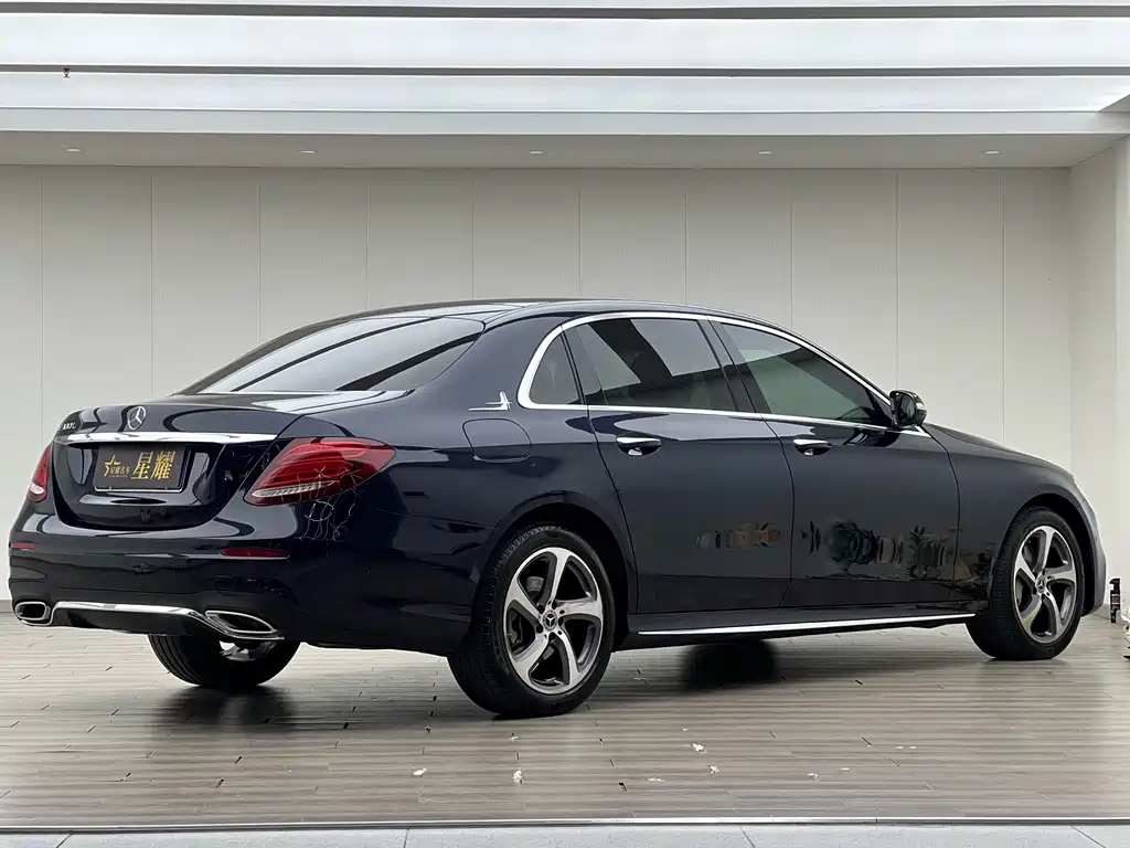 Mercedes-Benz E-Class 2019 — фото 18