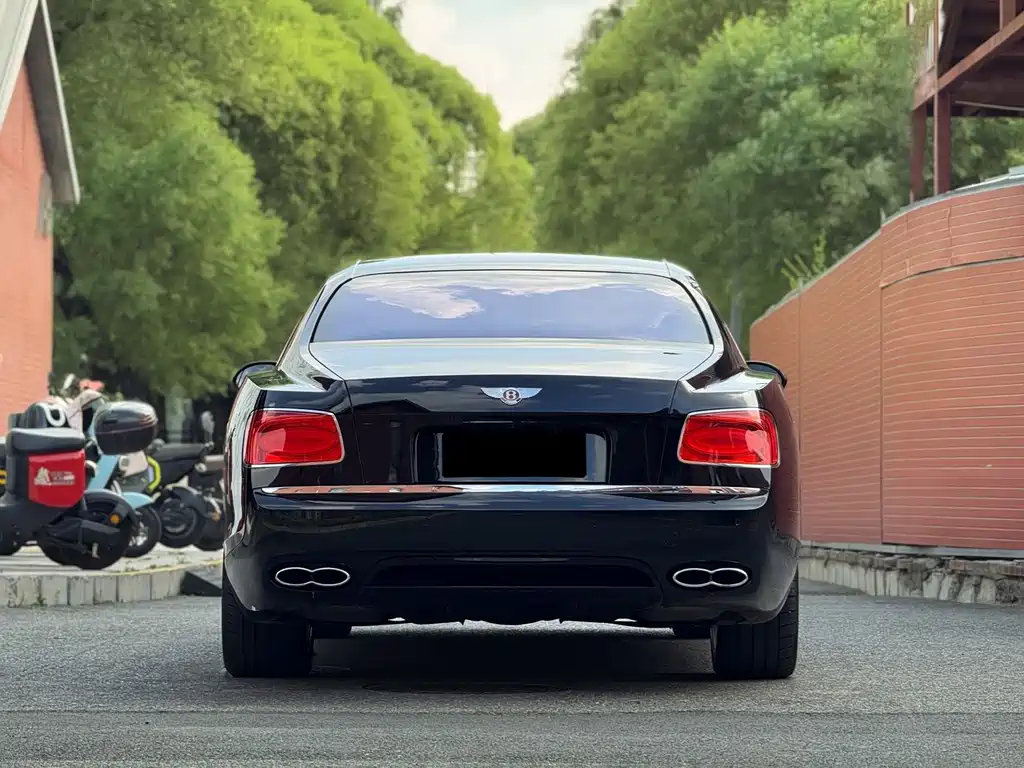 Bentley Flying Spur 2018 — фото 17