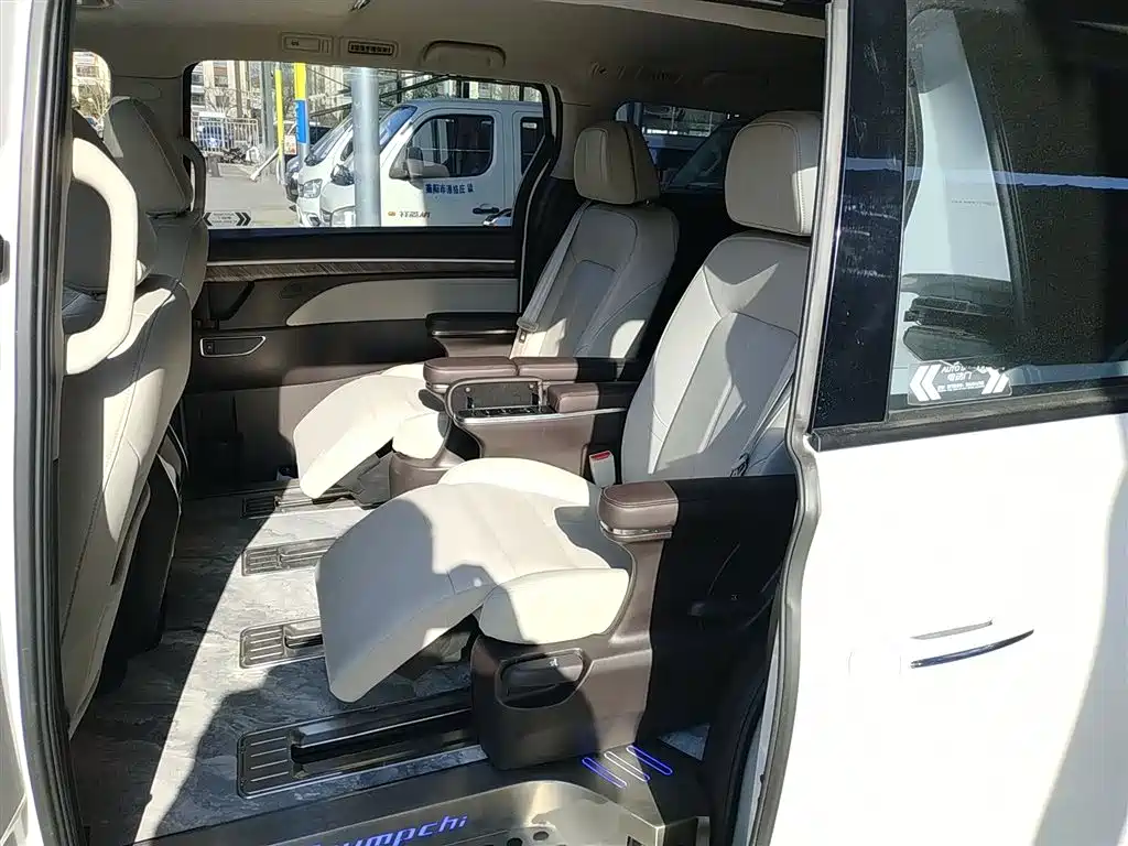 GAC Motor Trumpchi M8 2022 — фото 14