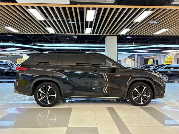 Toyota Crown Kluger 2023