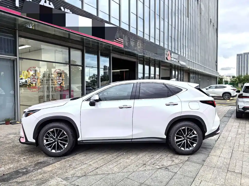 Lexus NX 2025