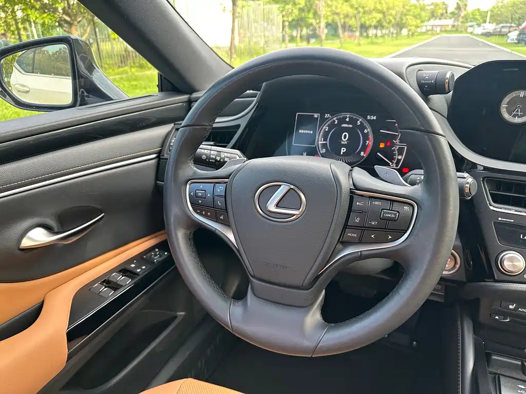 Lexus ES 2022 — фото 10