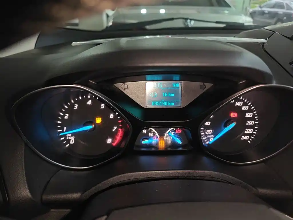 Ford Kuga 2016 — фото 12