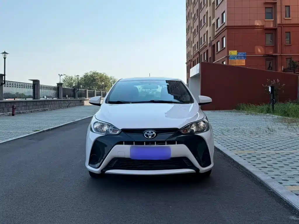Toyota Yaris L 2017 — фото 9
