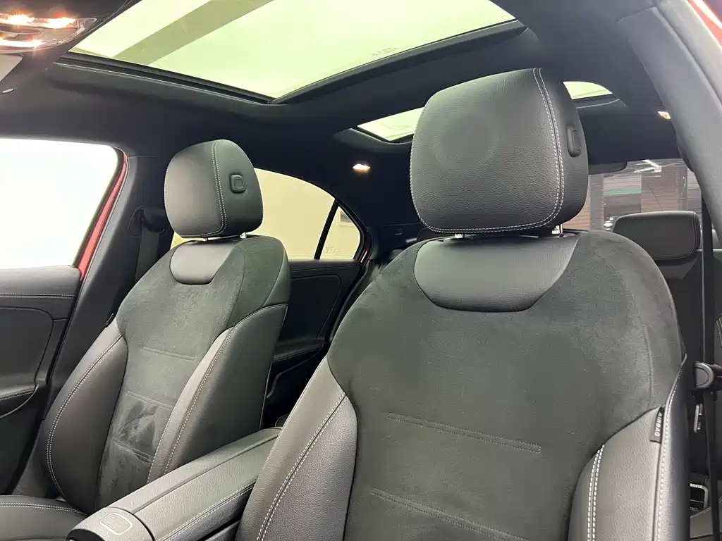 Mercedes-Benz A-Class 2019 — фото 12