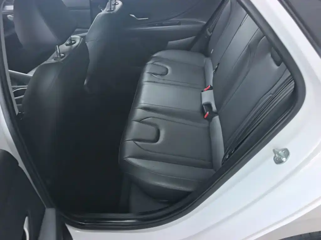 Hyundai Elantra 2022 — фото 17