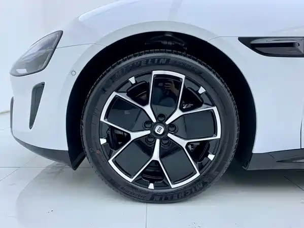 Xiaomi SU7 2025