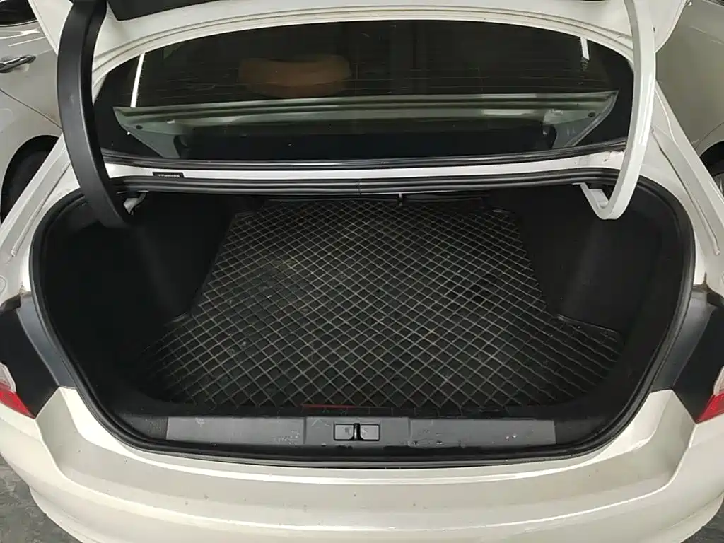 Peugeot 408 2016 — фото 19