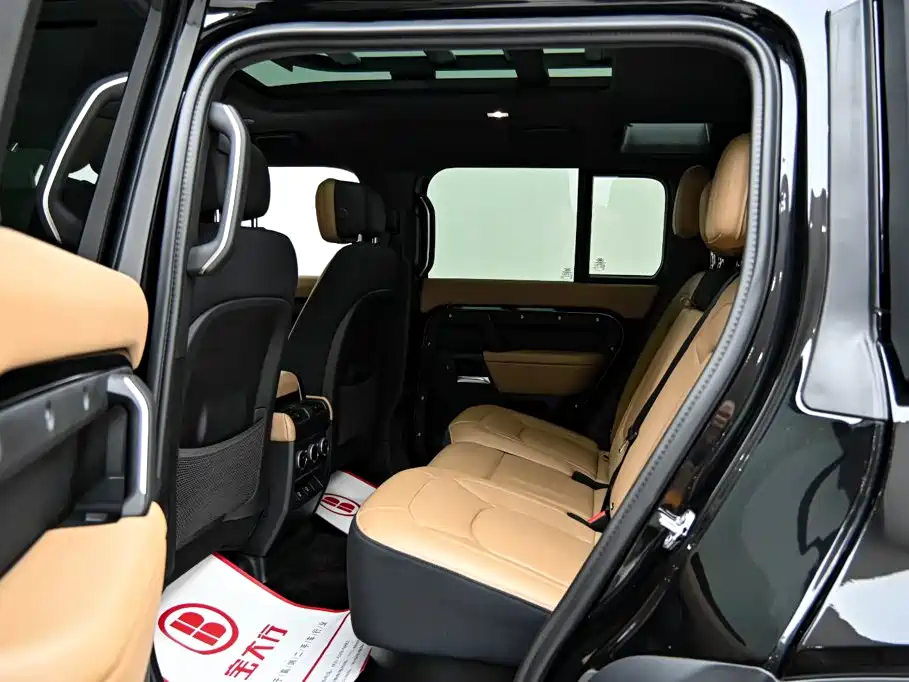 Land Rover Defender 2024 — фото 13