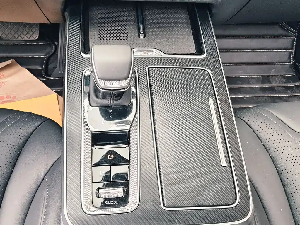 Hongqi HS5 2025
