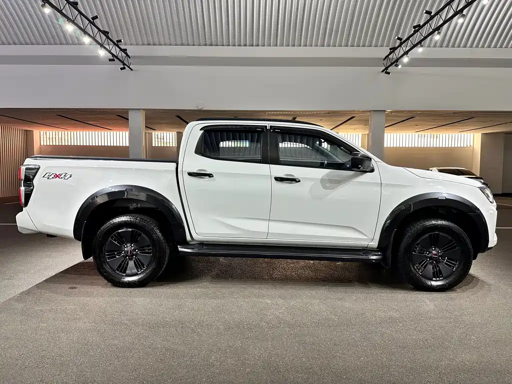 Isuzu D-MAX 2023 — фото 5