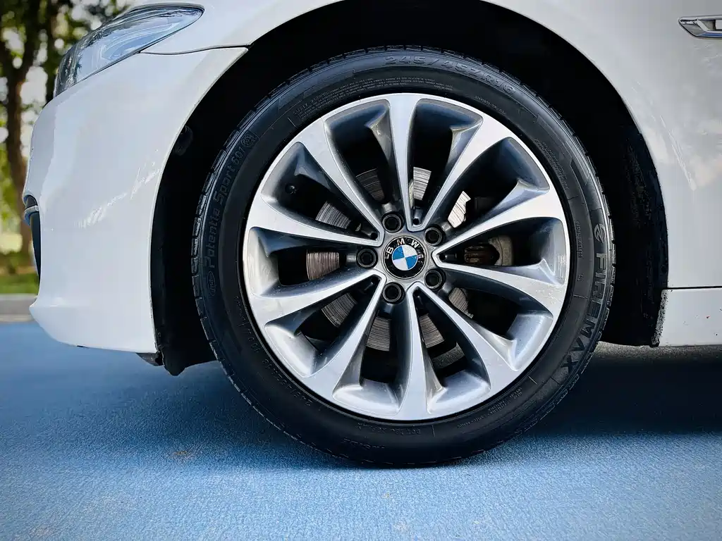 BMW 5 Series 2014 — фото 18