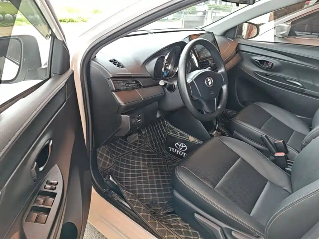 Toyota Yaris L 2020 — фото 16