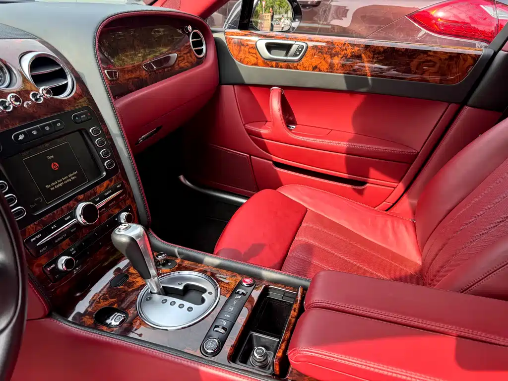Bentley Flying Spur 2010 — фото 15