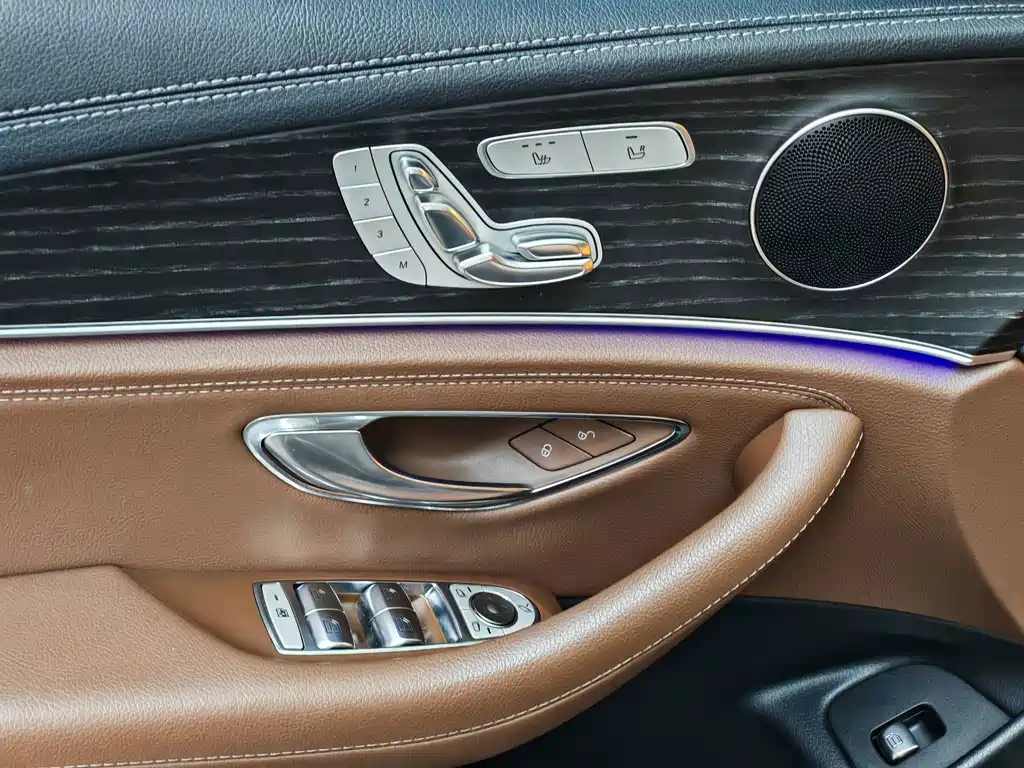 Mercedes-Benz E-Class 2019 — фото 12