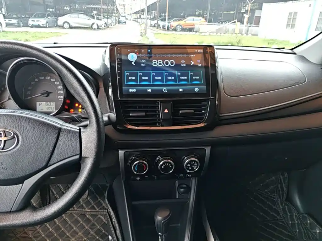 Toyota Yaris L 2020 — фото 13