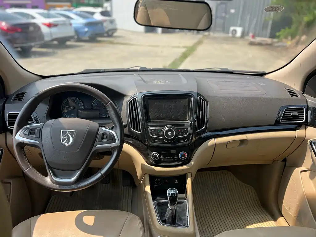 Baojun 730 2015