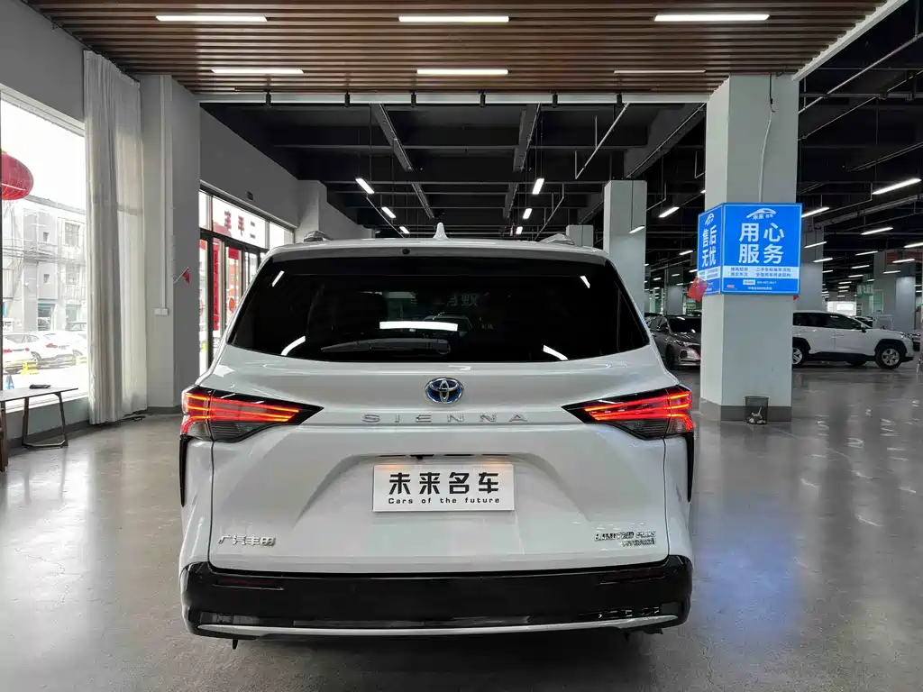 Toyota Sienna 2023 — фото 19