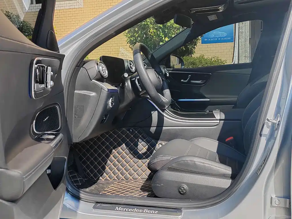 Mercedes-Benz C-Class 2023 — фото 10
