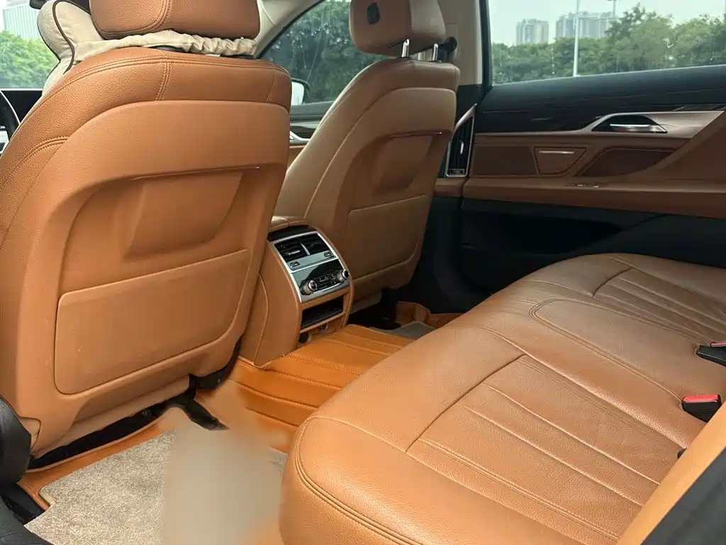 BMW 7 Series 2018 — фото 20