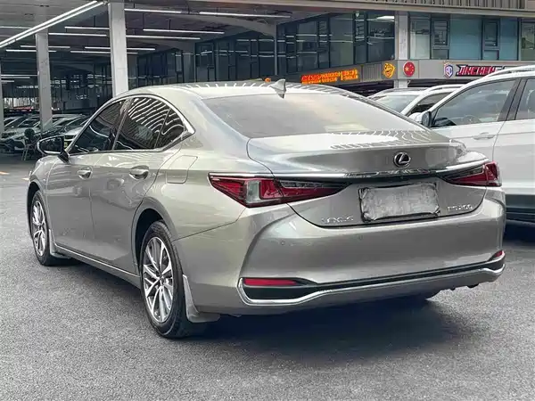 Lexus ES 2024