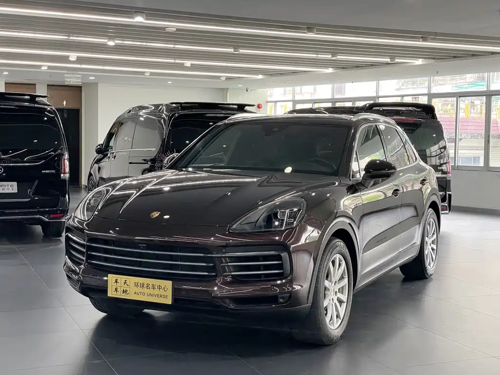 Porsche Cayenne Hybrid 2019 — фото 1