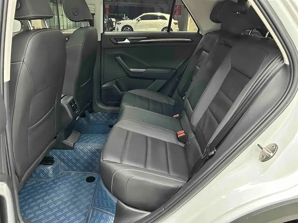 Volkswagen T-Roc 2023 — фото 14