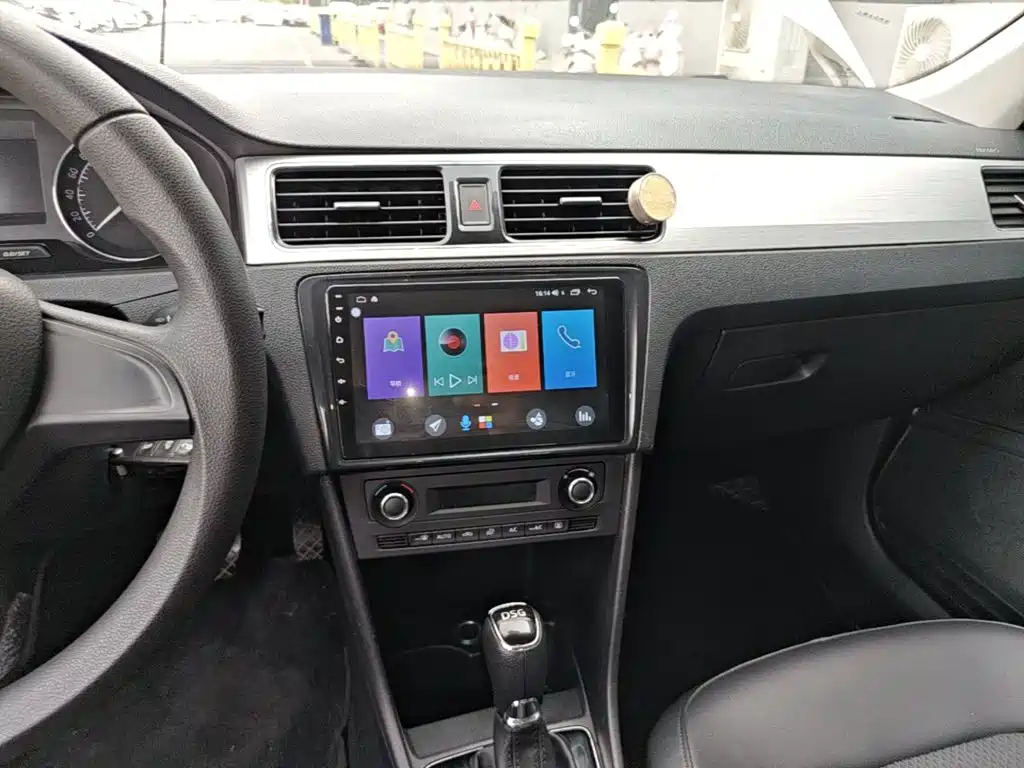 Skoda Rapid Spaceback 2015 — фото 13