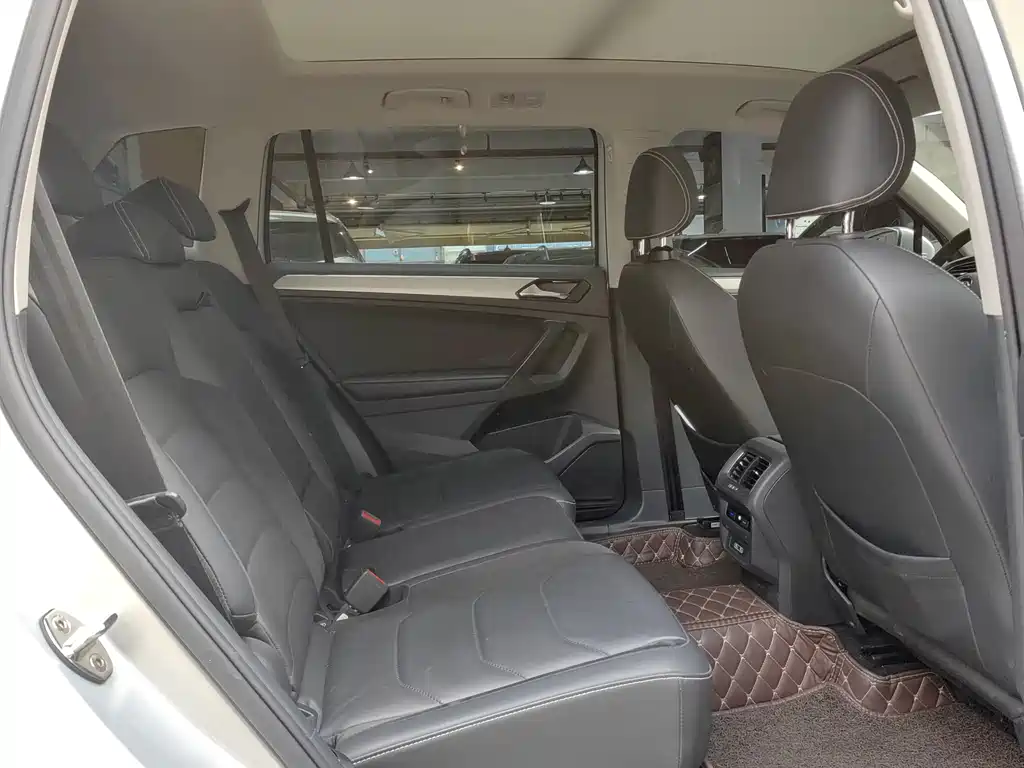 Volkswagen Tiguan L 2017 — фото 12