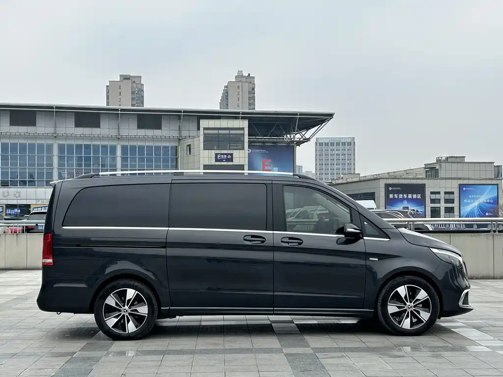 Mercedes-Benz V-Class 2023 — фото 5