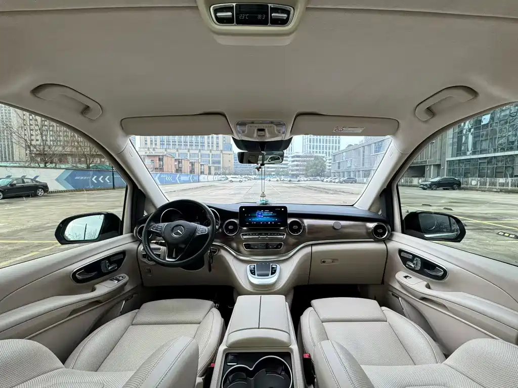 Mercedes-Benz V-Class 2024 — фото 4