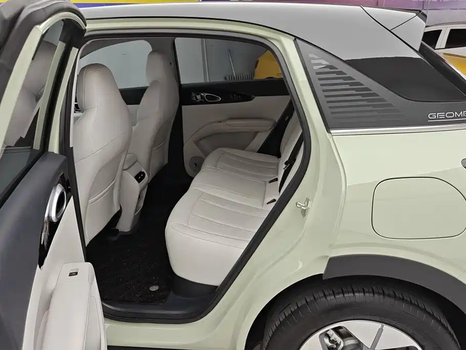 Geely Galaxy Starwish 2025 — фото 11