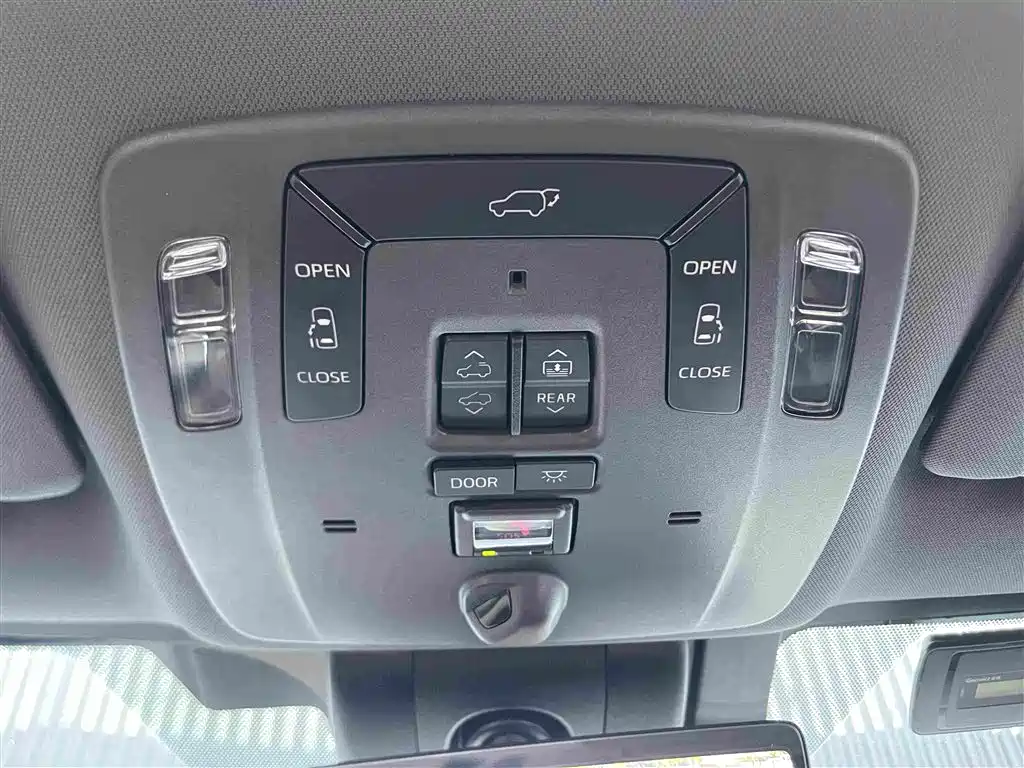 Toyota Sienna 2024 — фото 29