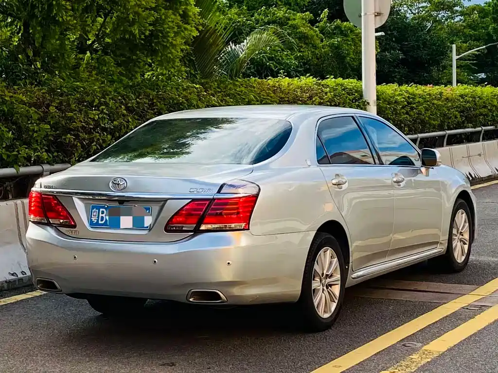 Toyota Crown 2014