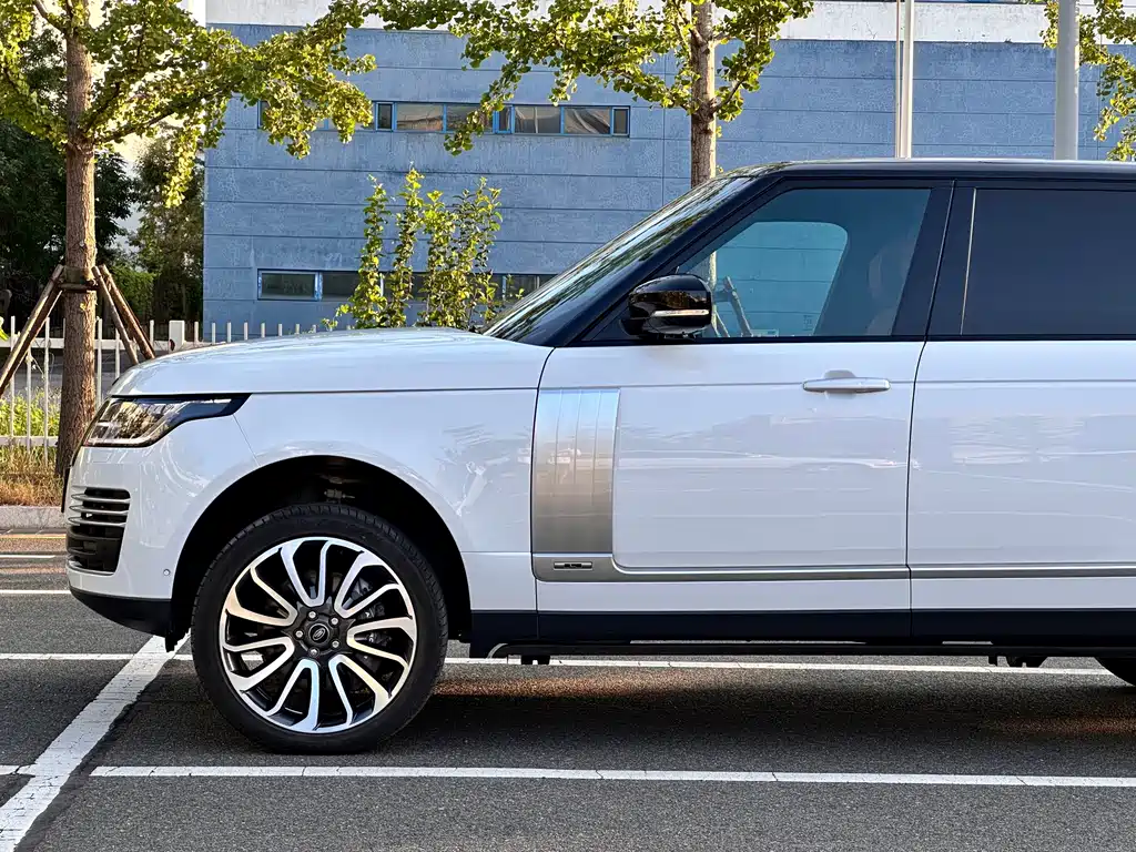 Land Rover Range Rover 2022 — фото 10