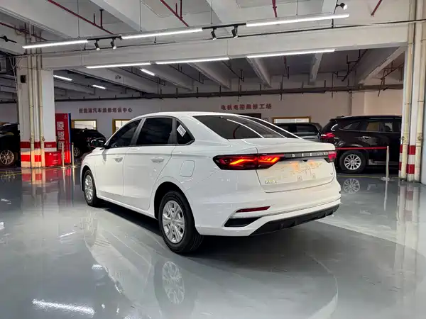 Geely Emgrand 2025